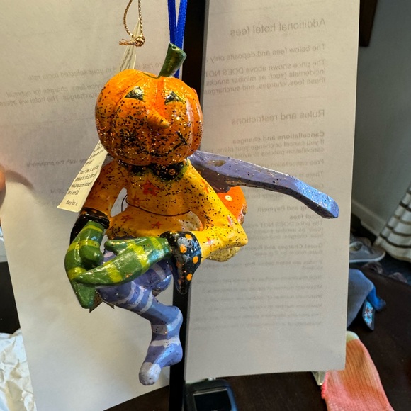 HOUSE OF HATTEN DENISE CALLA SUNFLOWERS HALLOWEEN.  Three Flying Pumpkins. Rare! - Picture 2 of 16